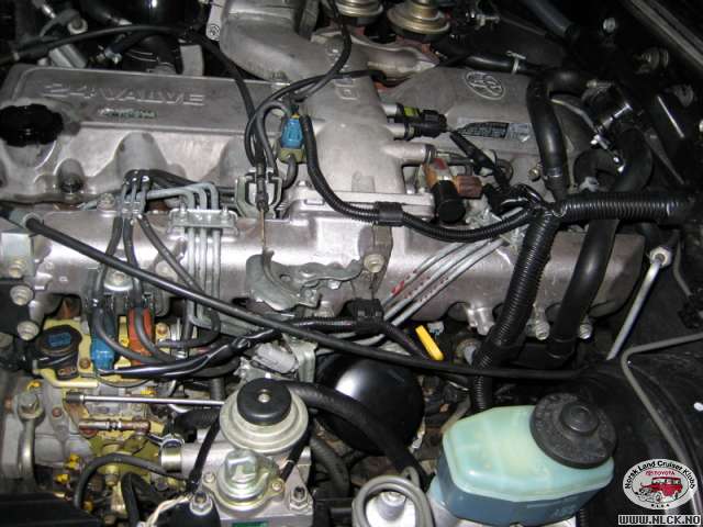 Ikke lett å komme til. Rekker det knapt når jeg står på hode ned i motor rommet.