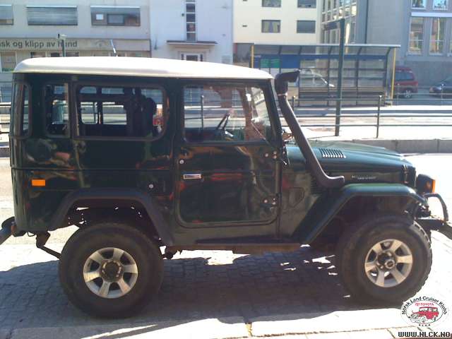 Den feite potta som går rett ut foran bakdekket kommer desverre ikke til sin rett her. Lyder som traktor med turbo.